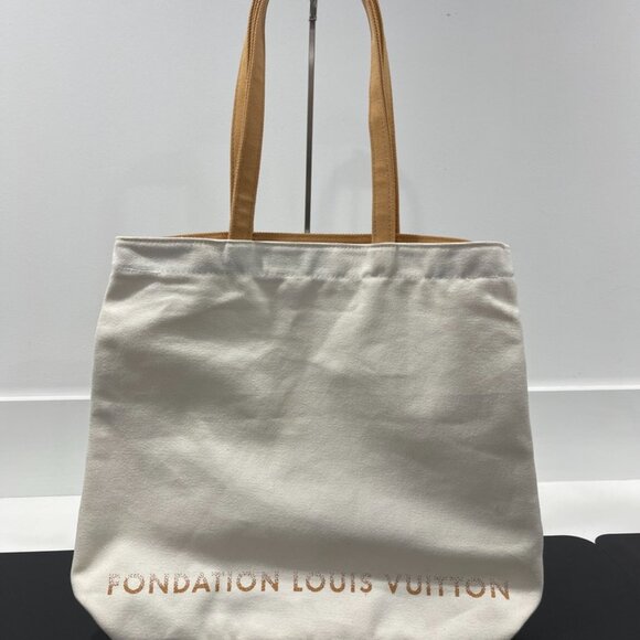 Louis Vuitton Cloth Handbag (143912) - Picture 2 of 7